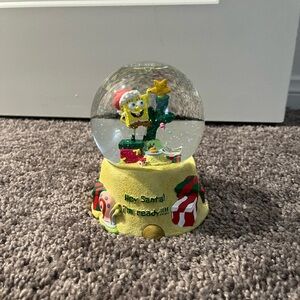 SpongeBob SquarePants Christmas Snow Globe